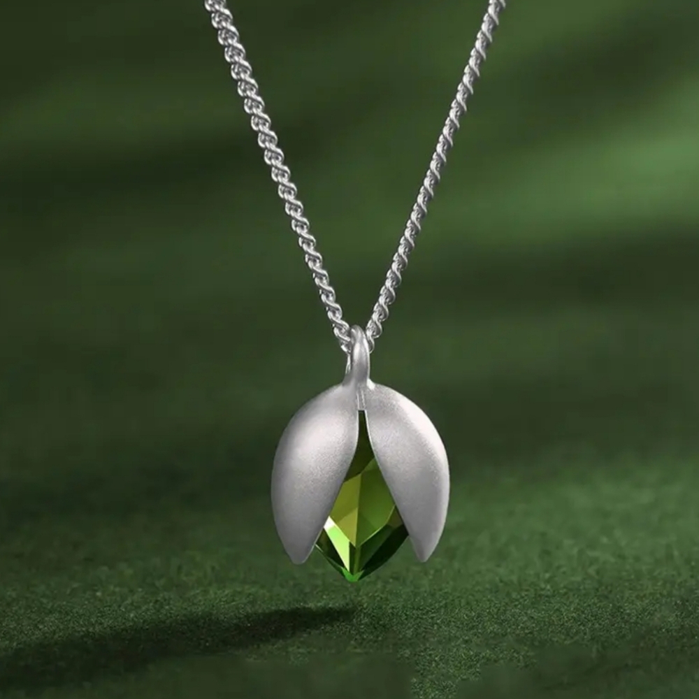 925 Sterling Silver and Peridot necklace